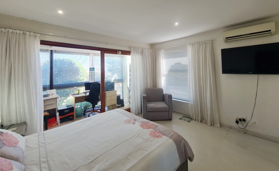 4 Bedroom Property for Sale in Mountainside Western Cape